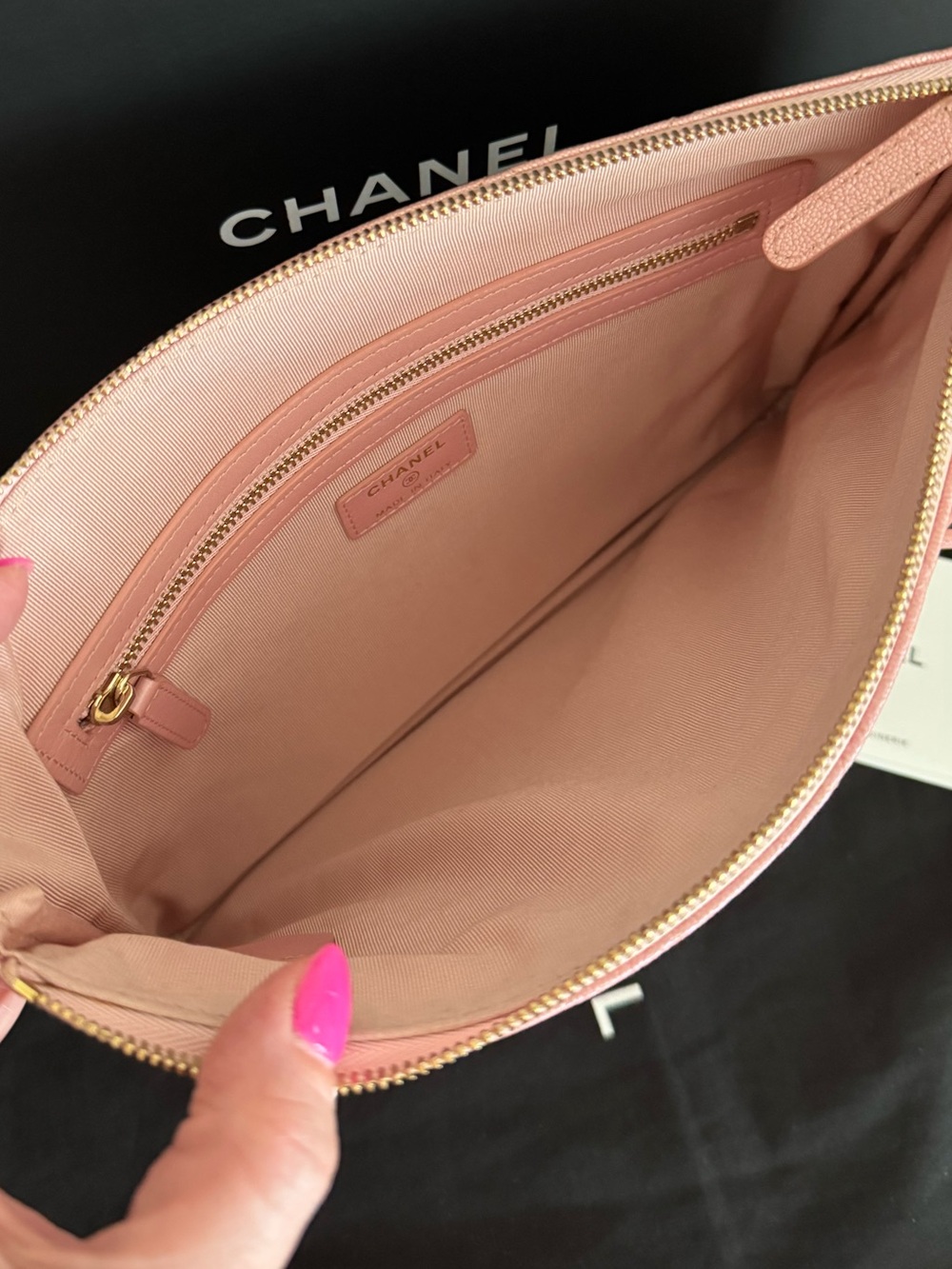 ❌SOLD❌CHANEL Limited Edition Night By The C  Iridescent Caviar Quilted  Clutch - Picture 5 of 7